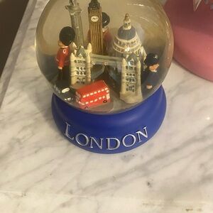 London Landmark Snow Globe with Blue Base